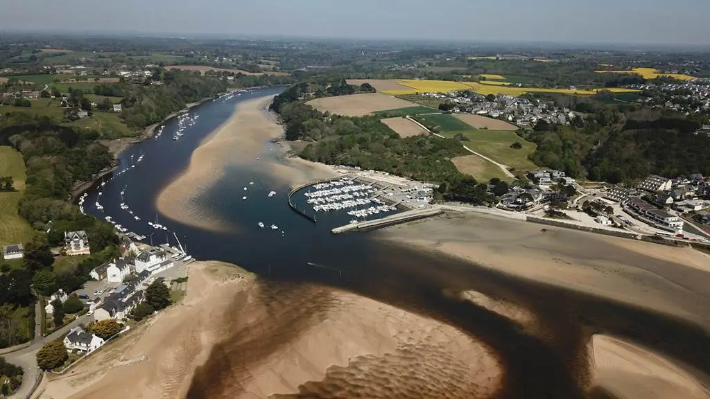 les logis de kerdrien,logements atypique entre mer et campagne, yourtes ,tonneaux ,gites et salle de réception, vue sur Groix
