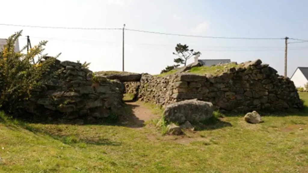 Dolmen-pointe-de-Bilgroix-arzon-morbihan-bretagne sud