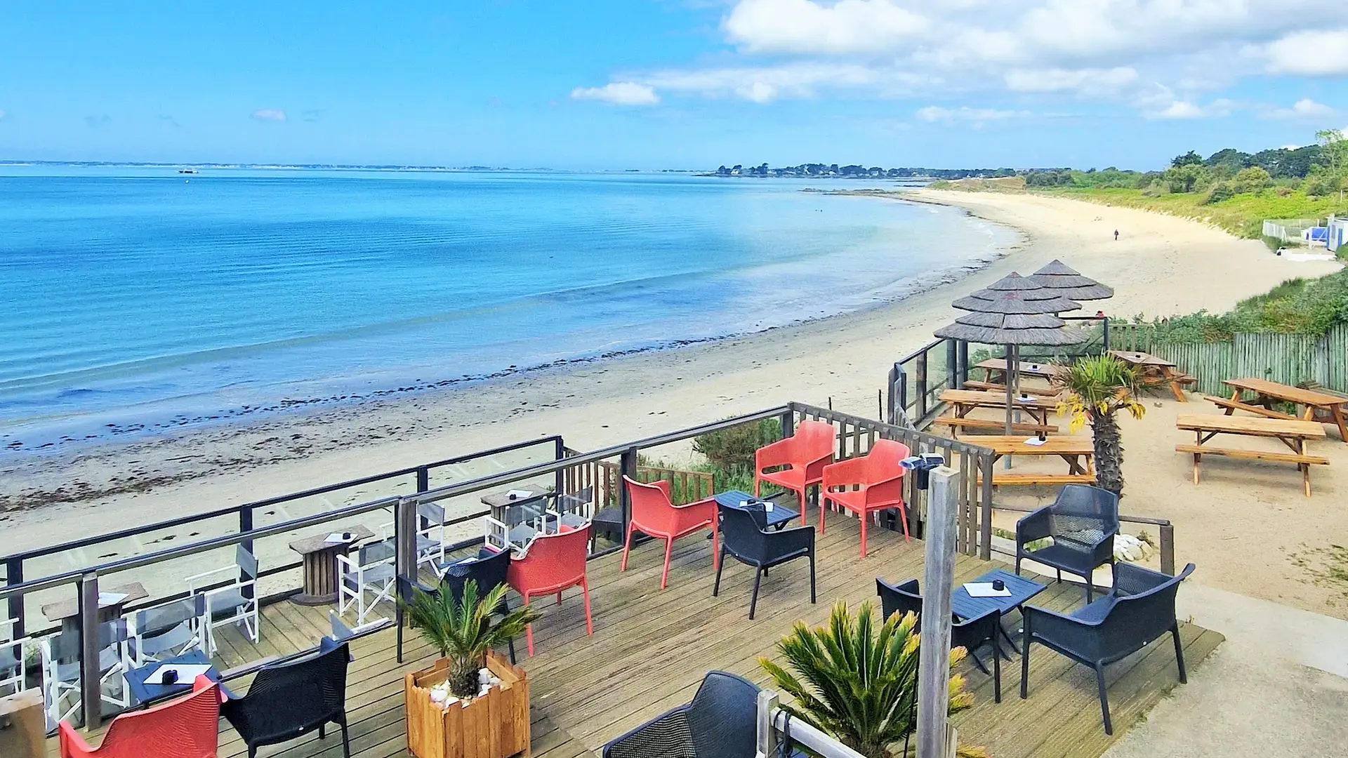 aux-terrasses-de-la-plage-la-trinité-sur-mer-restaurant-bar 1