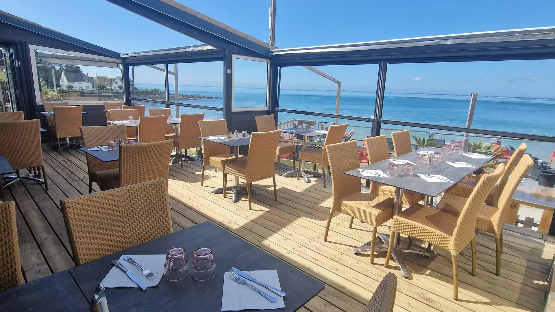 aux-terrasses-de-la-plage-restaurant-bar-La-trinité-sur-mer-4 1