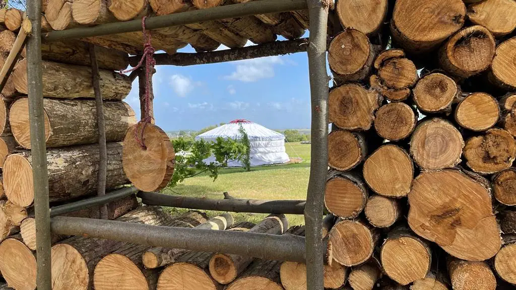 logements atypiques en pleine nature avec vue sur mer et ile de Groix