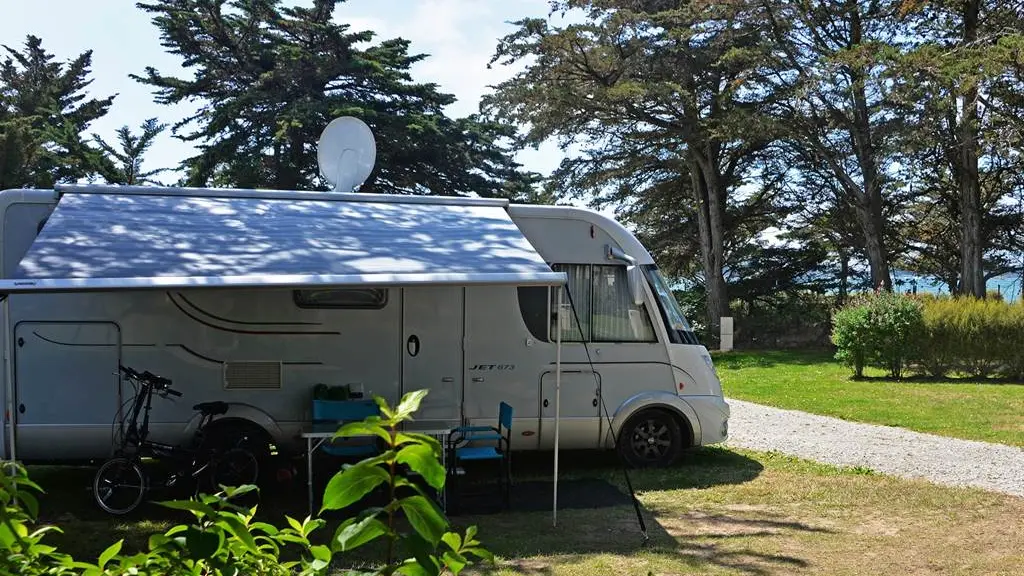 Des emplacements de camping en bord de mer