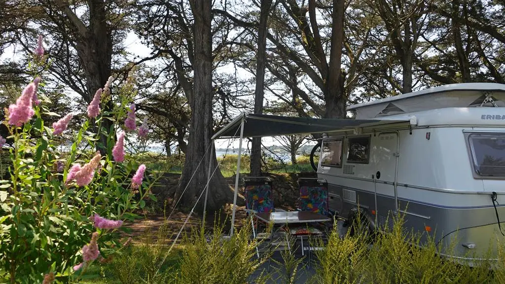 Des emplacements de camping en bord de mer