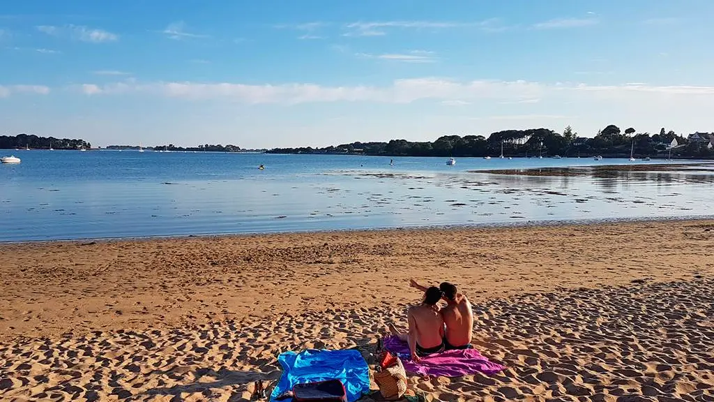 La douceur d'une soirée sur la plage en face du camping