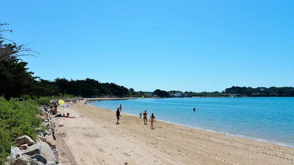 Des heures de jeux sur la plage en face du camping Ker Eden