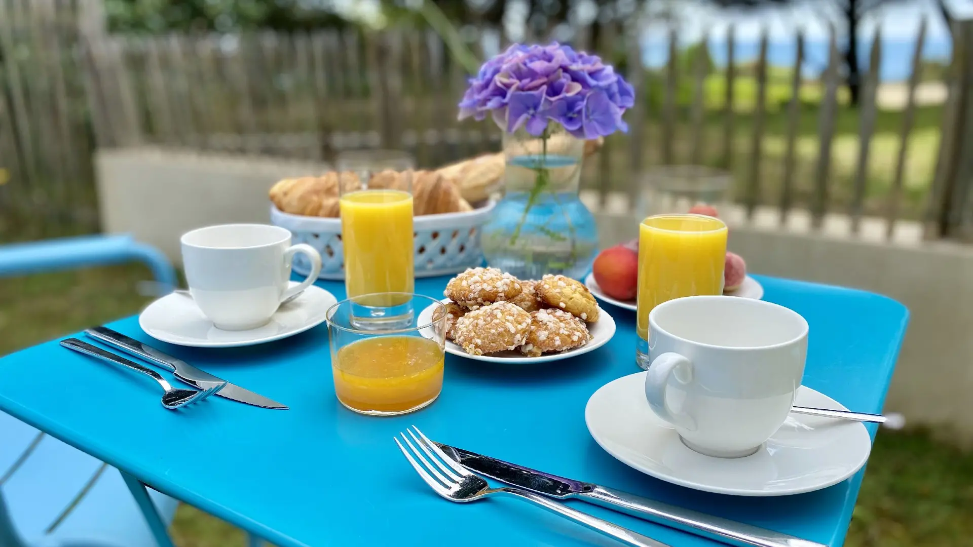 chambre-d-hotes-carnac-legenese-villa-pepee-petit-dejeuner