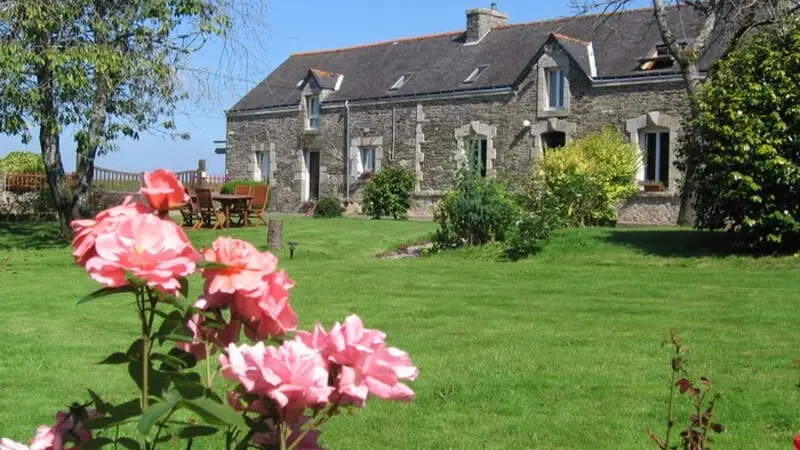 chambre-d-hotes-au-domaine-des-camelias-plumelaiu-bieuzy (7)