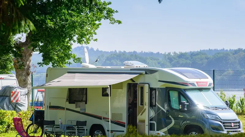 Camping car - Camping du Lac - Taupont - Brocéliande - Bretagne