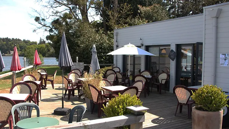 crêperie du lac - terrasse - lac au Duc - Taupont - Morbihan