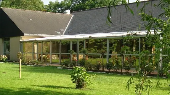 LES SALONS DE BELLEVUE - La Veranda vue du jardin - Morbihan - Bretagne Sud