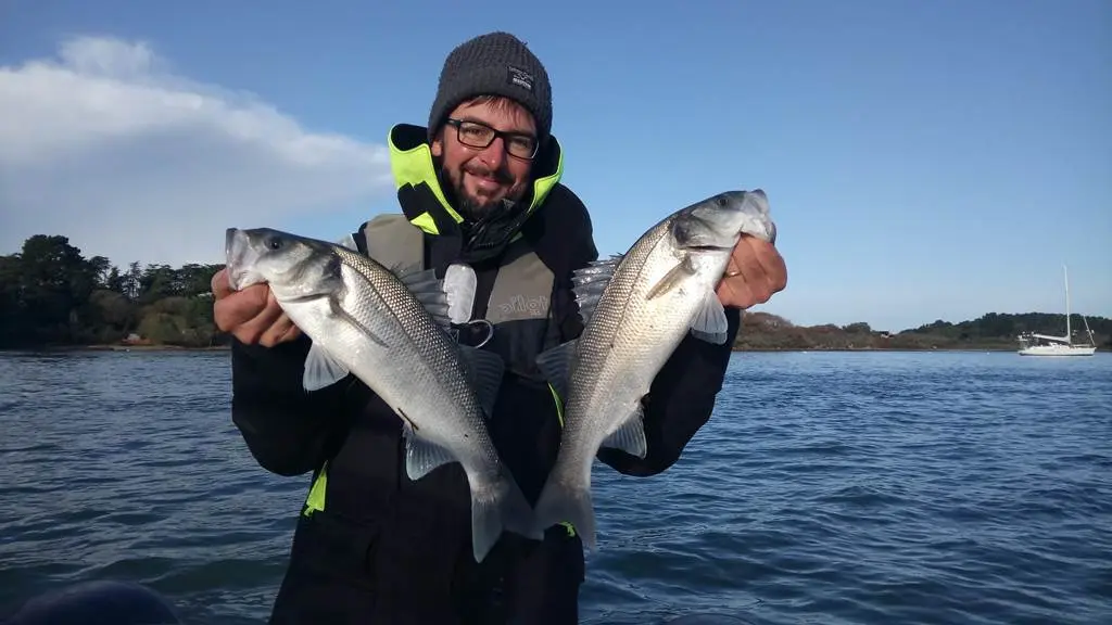 Doublé de Bar ! si vous aussi ça vous tente, réservez votre sortie pêche directement en ligne via mon partenaire Morbihan tourisme, choisissez votre formule et laisser vous guider !