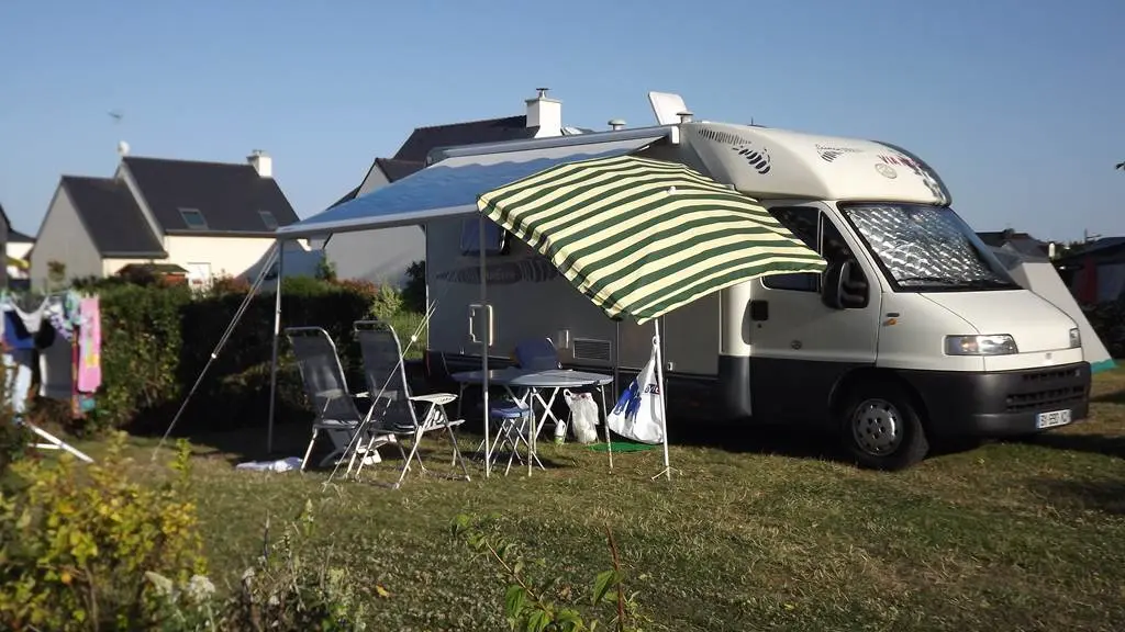 15 emplacements pour camping-car