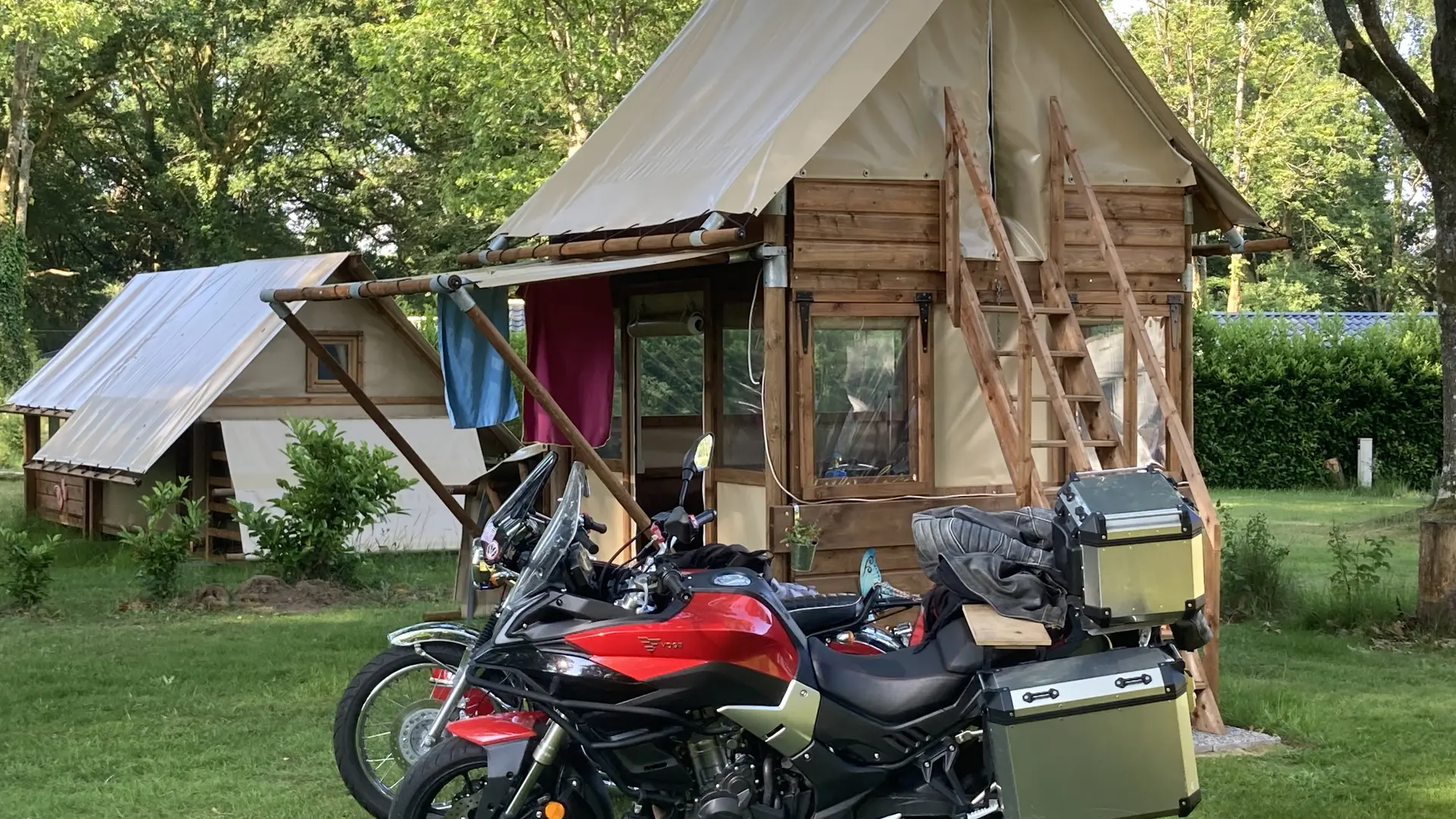 INSOLITE CAMPING LE LAC O FEES