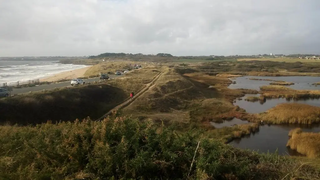 Etangs et plage du Loch a Guidel