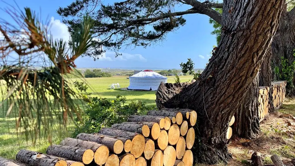 logements atypiques en pleine nature avec vue sur mer et ile de Groix