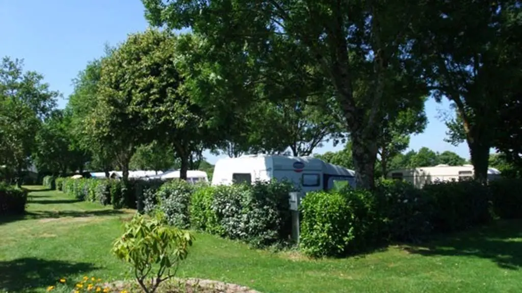 Camping-municipal-de-Le-Guerno