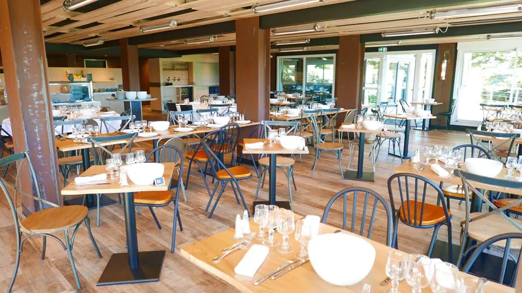 hotel-cardinal-restaurant-buffet-le-nautilus