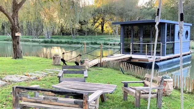 House boat Ecolodge Carles Ashton