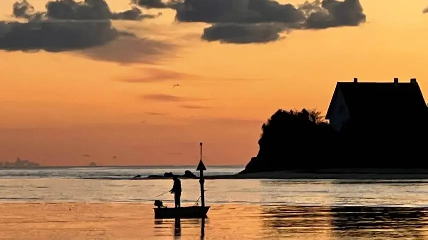 soleil d'Orient dans l'estuaire de la laita