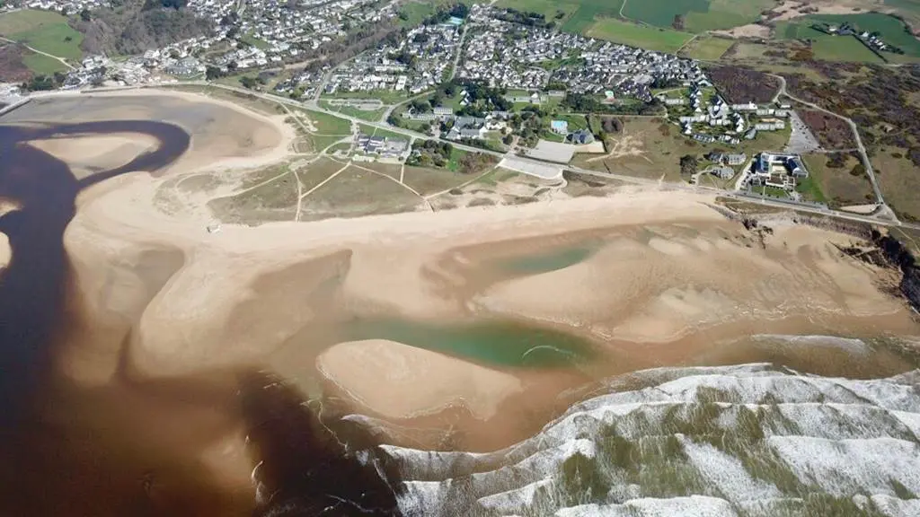 logements atypiques en pleine nature avec vue sur mer et ile de Groix