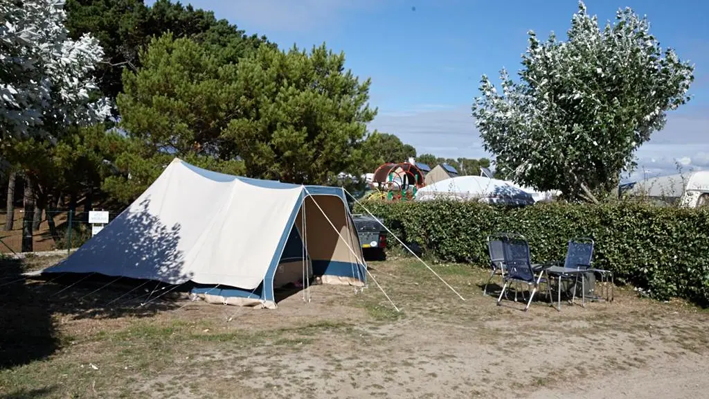 emplacement-camping-Falaise-locmariaquer-morbihan-bretagne-sud