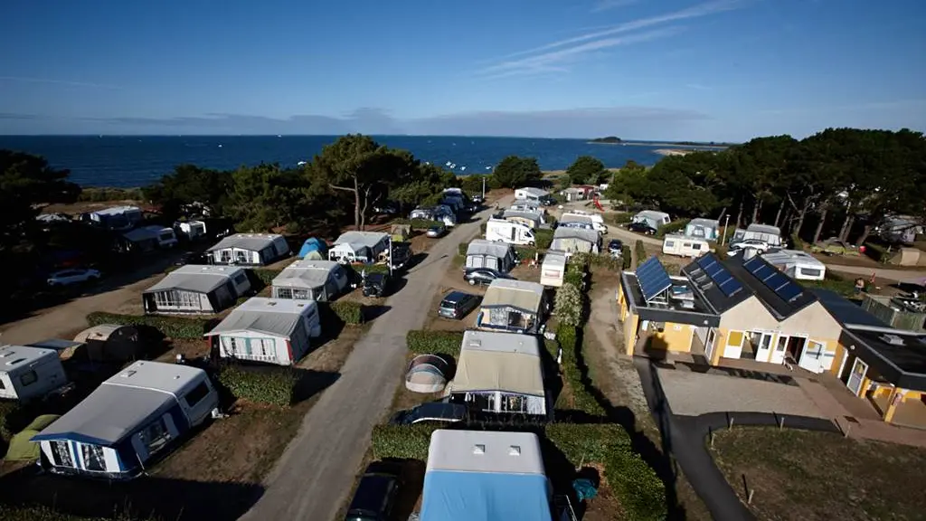 camping-Falaise-locmariaquer-morbihan-bretagne-sud