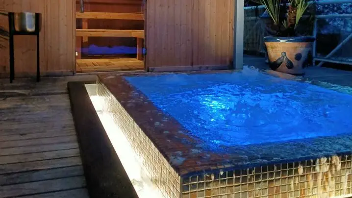 Jacuzzi à débordement - Spa Nuxe Le Diana