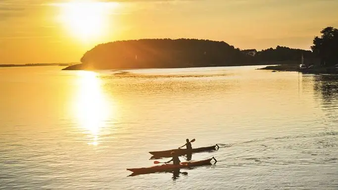 kayak-couche-soleil-golfe-morbihan copie