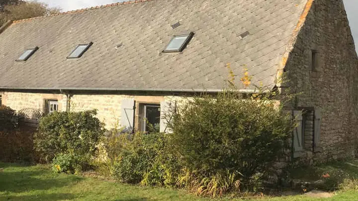 location-gite-bretagne-o-petit-manoir-ecole-josephine-exterieur