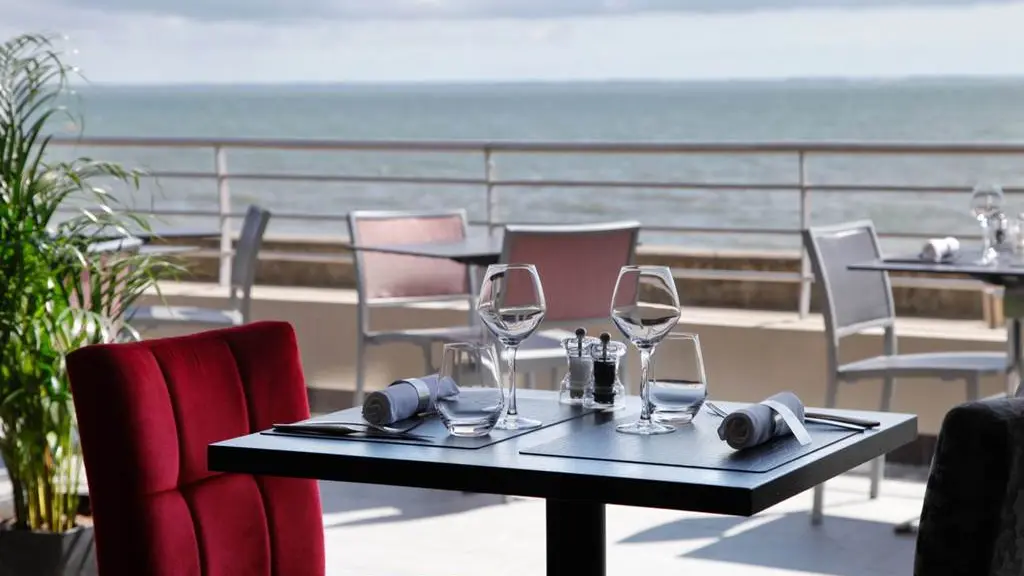 Restaurant Hôtel de la Plage terrase vue mer