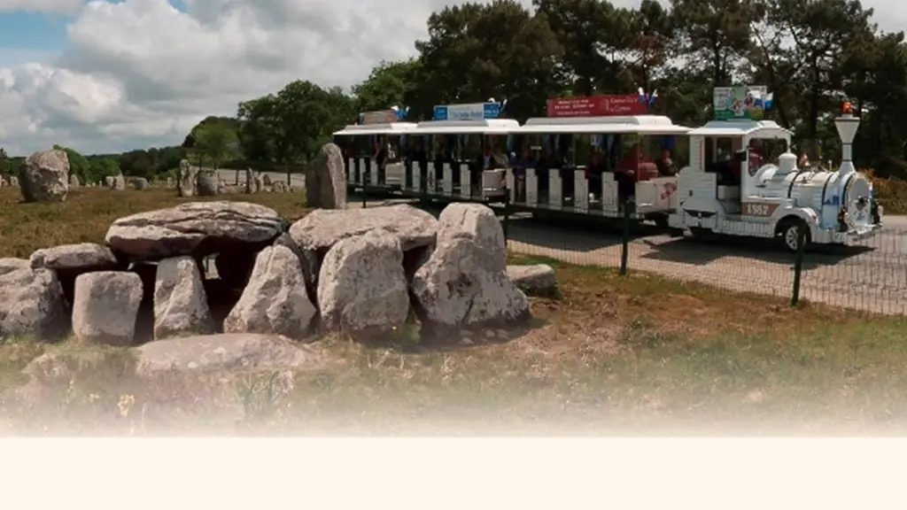 Petit-train-touristique-Carnac-Morbihan-Bretagne-Sud