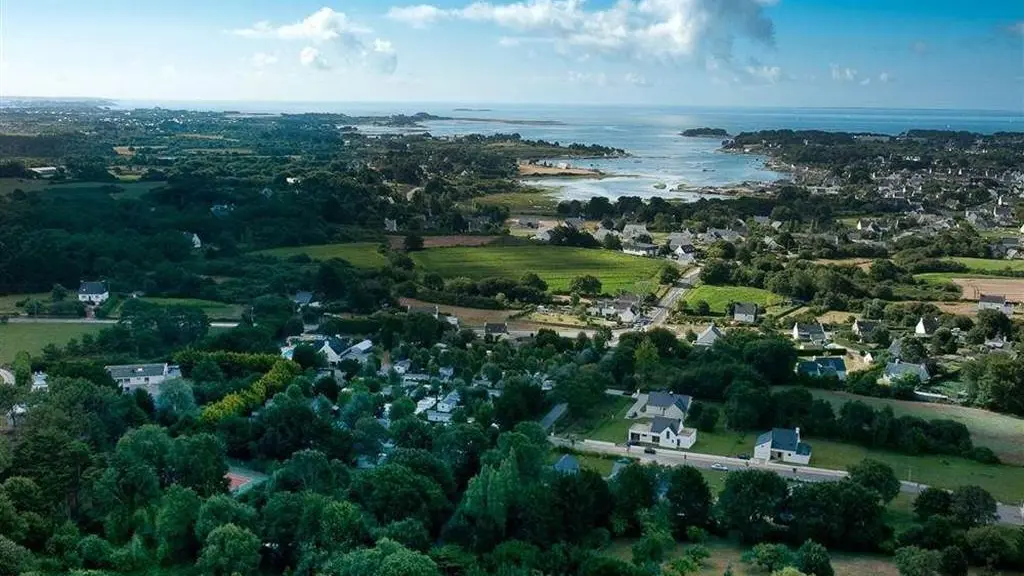 Vue aérienne du camping proche de la mer