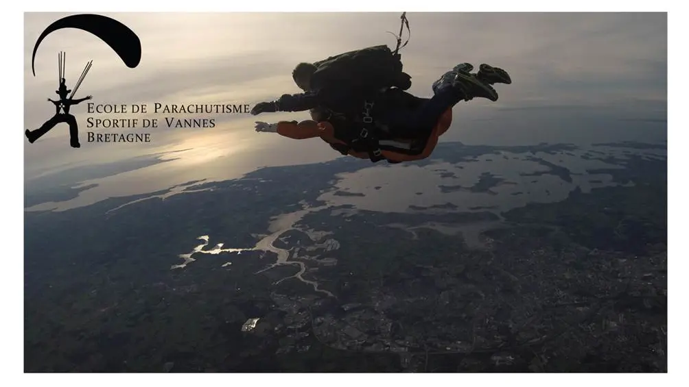 Ecole-de-Parachutisme-de-Vannes-Golfe-du-Morbihan-Bretagne sud