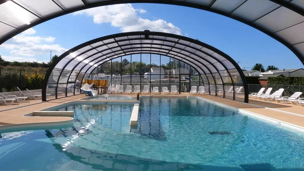 Nouvelle piscine couverte et chauffée