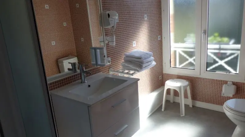 Chambre - hôtes - lits - canal - Josselin - Destination - Brocéliande