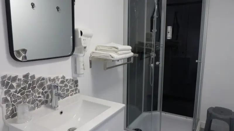 Chambre - hôtes - lits - canal - Josselin - Destination - Brocéliande