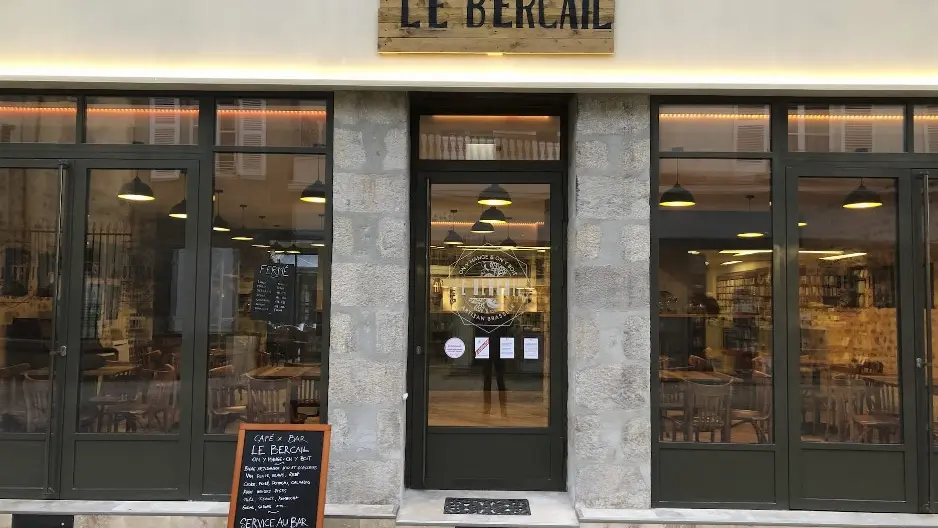 Le bercail devanture