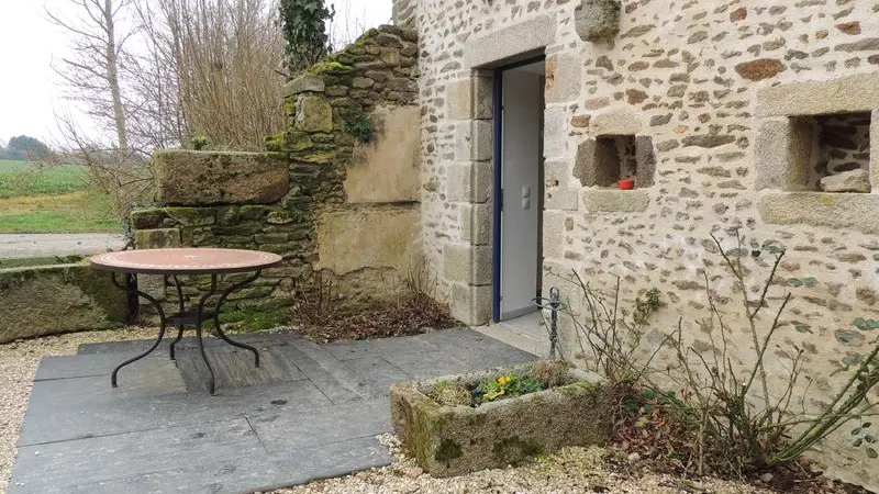 Meuble-Hirondelles-St-Denis-sur-Sarthon