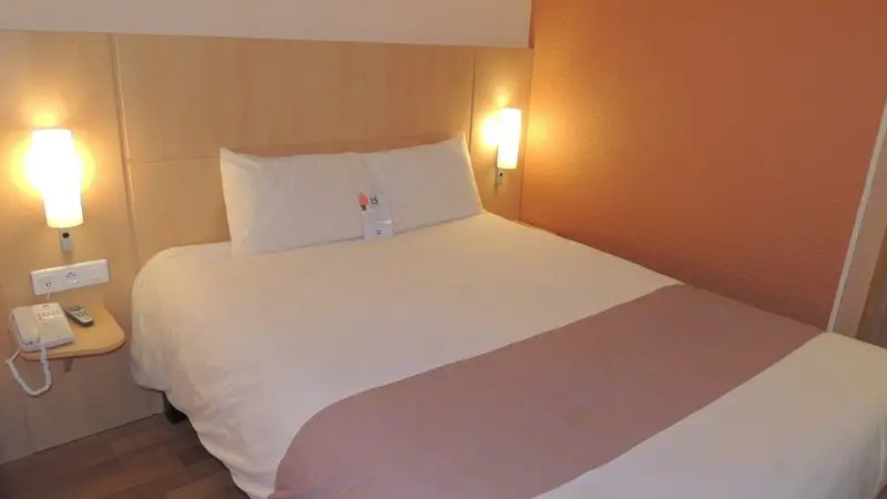 hotel-ibis-alencon-chambre