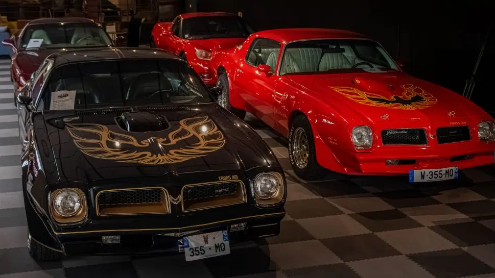 Le Saloon Japan et Ricaine voitures