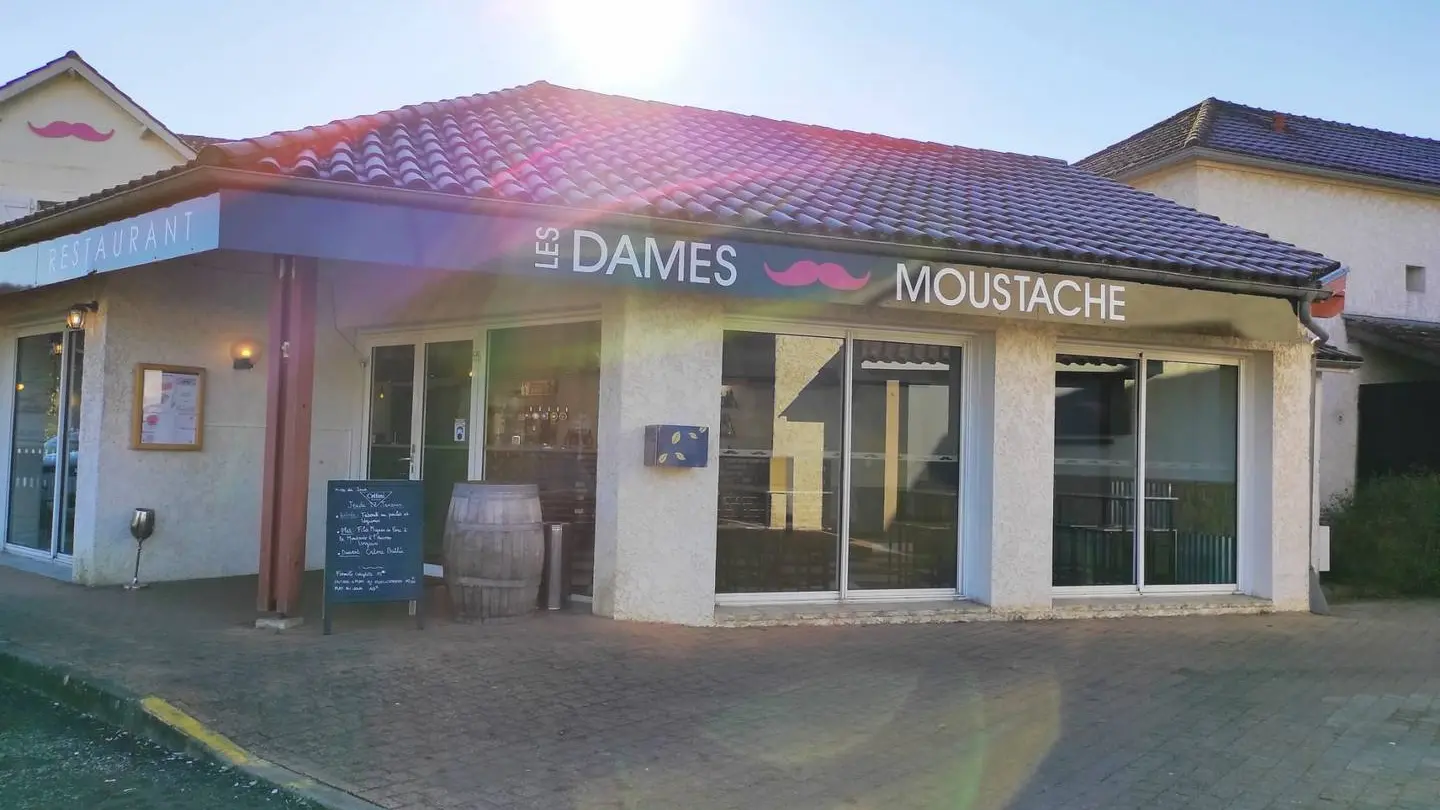 Restaurant Les Dames Moustache - Laroin - extérieur