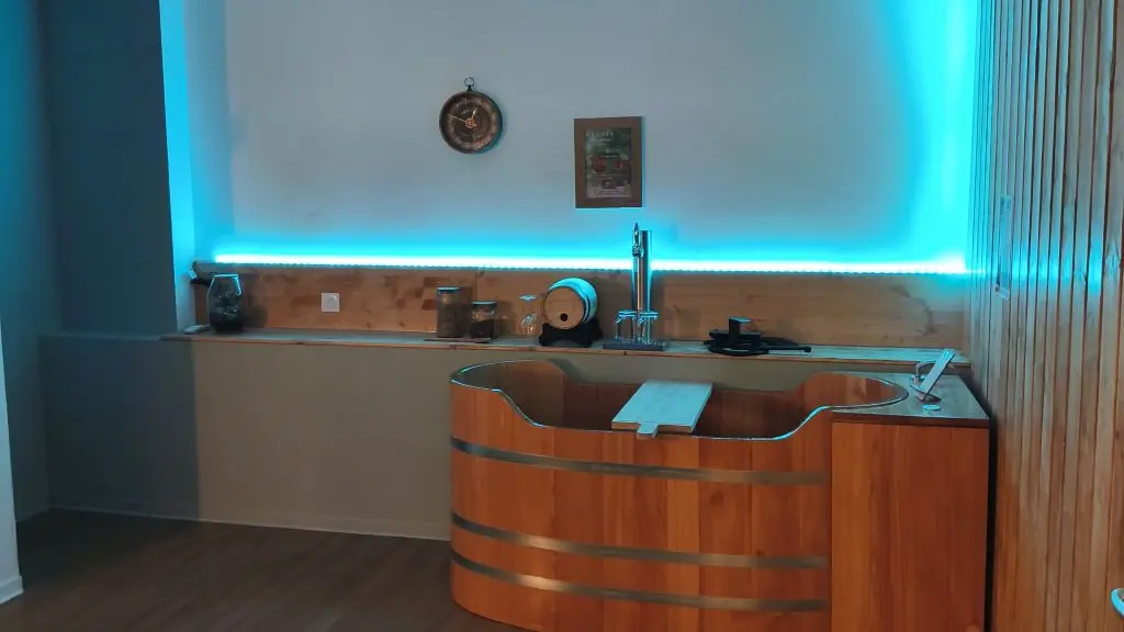 Bain ambiance cosy expérience unique biere couple soirée amoureux