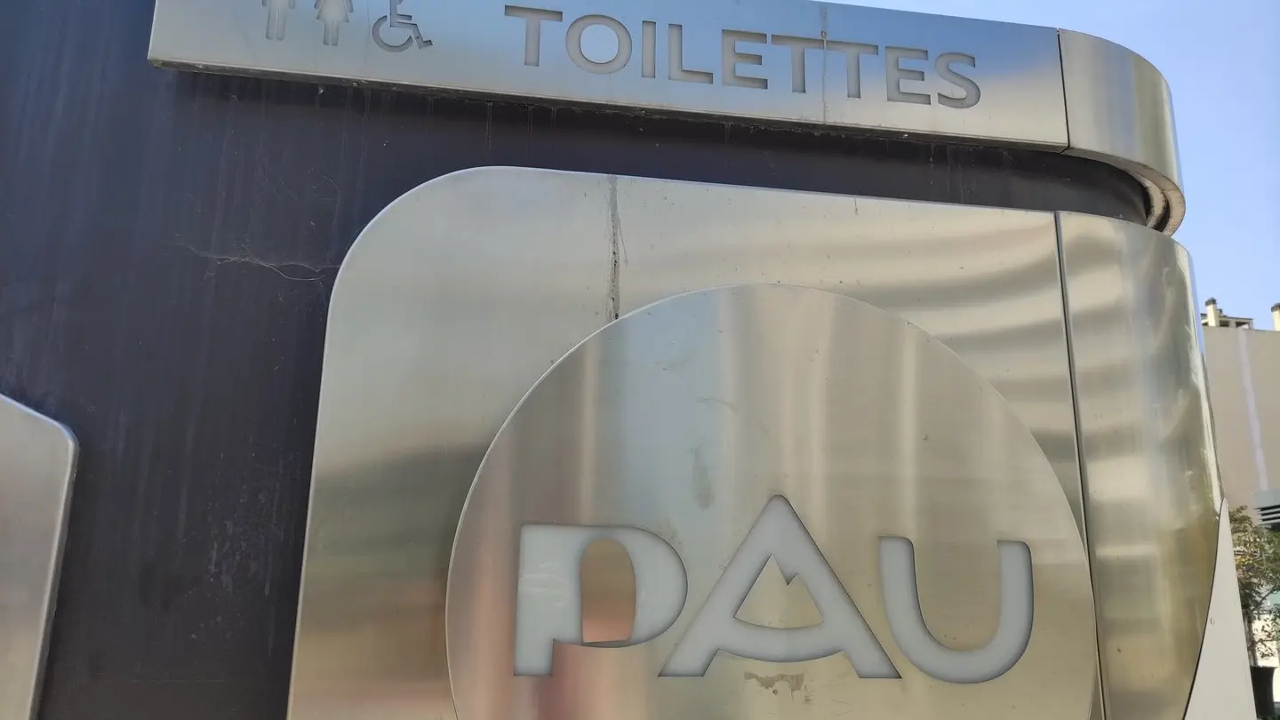 Toilettes Place d'Espagne Pau