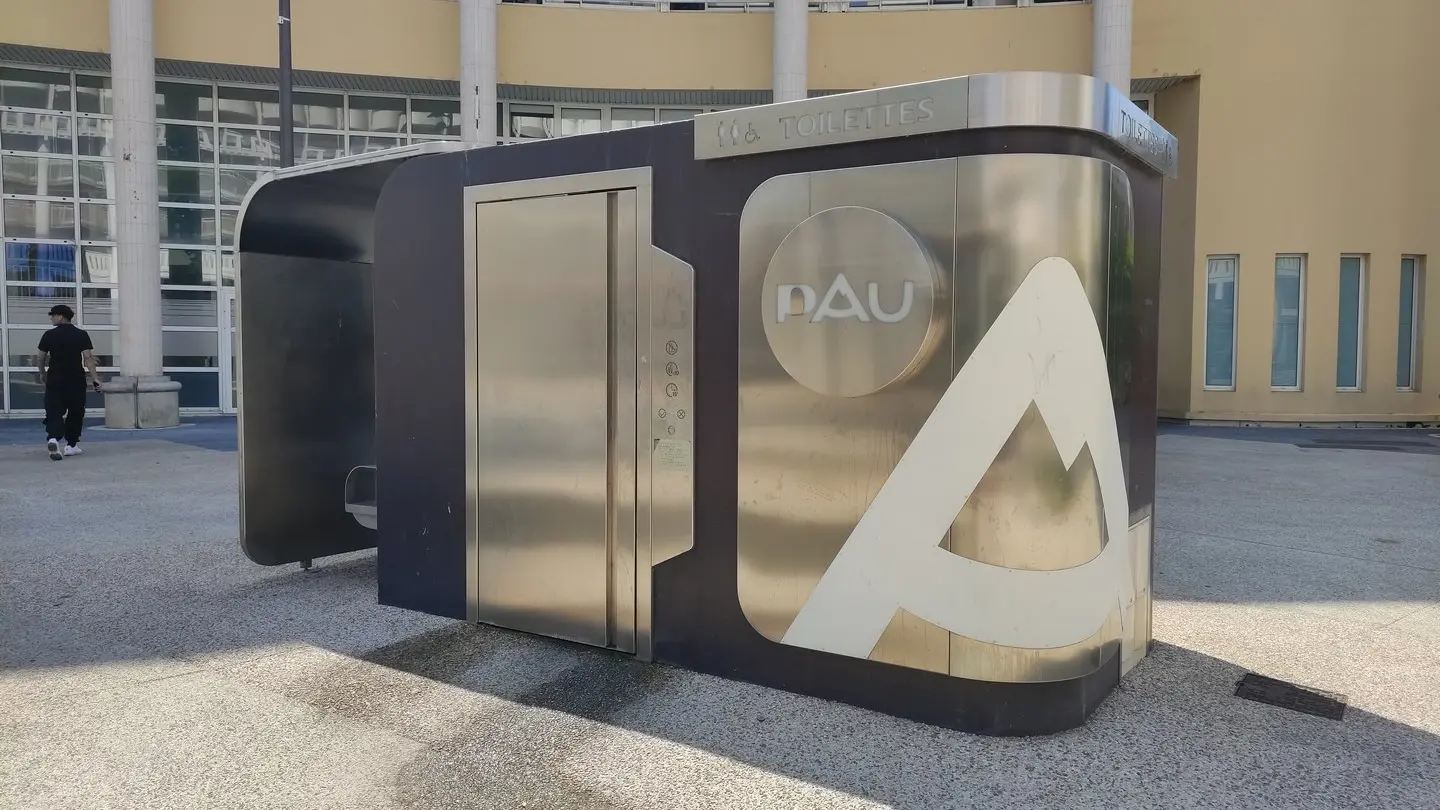 Toilettes Place d'Espagne Pau