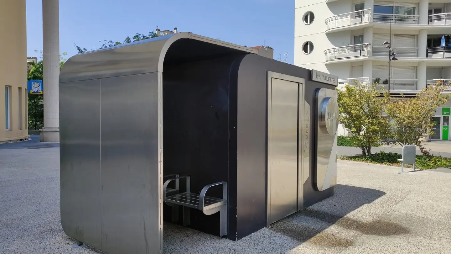 Toilettes Place d'Espagne Pau