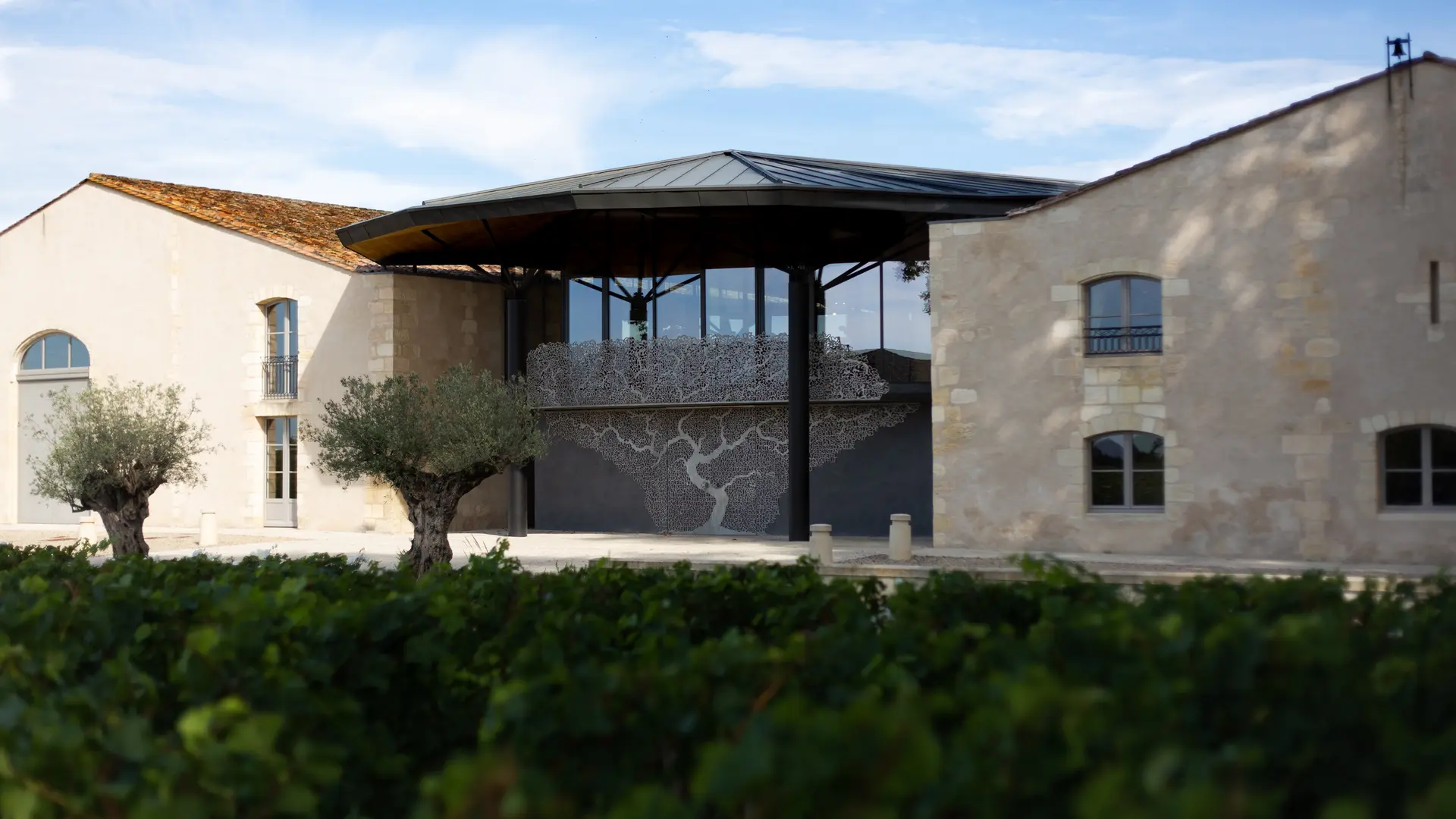 Kirwan façade chai