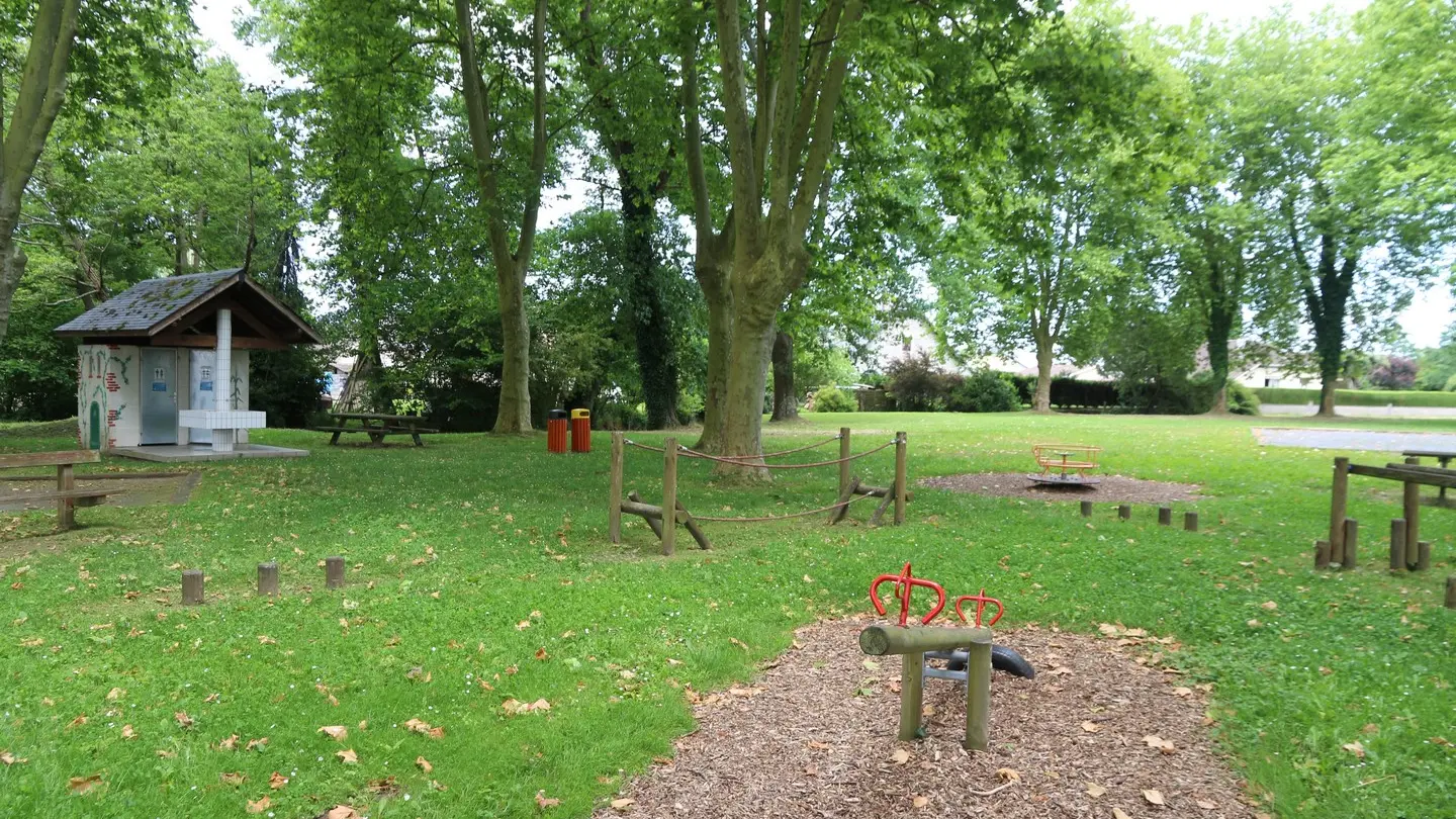 aire de pique nique - Uzein - jeux pour enfants
