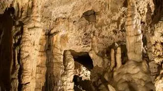 Stalactites penchés