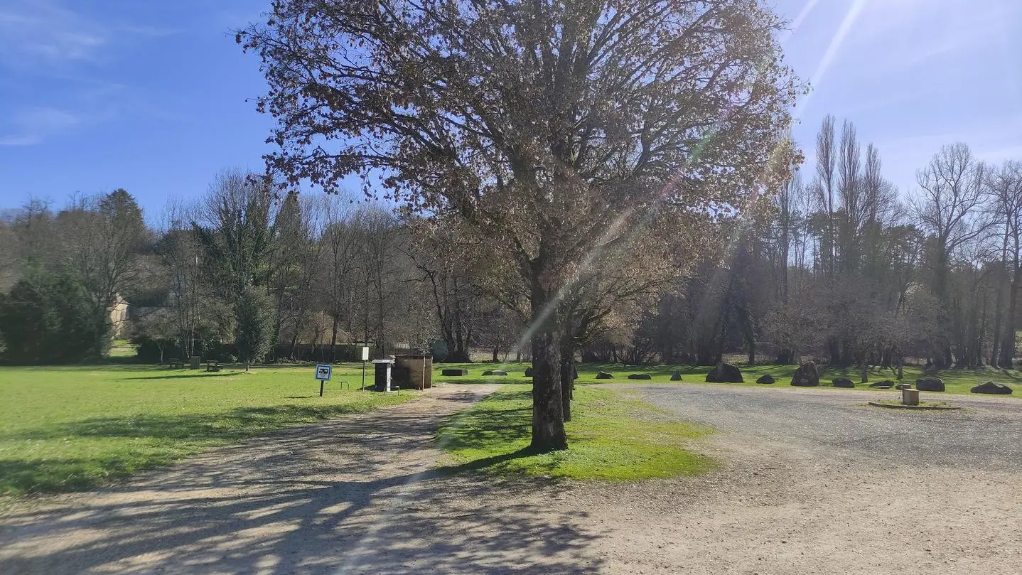 AIRE DE SERVICES DE SAINTE-ALVÈRE