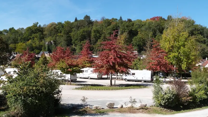 Aire de camping-car Montignac Automne ©ALR BD